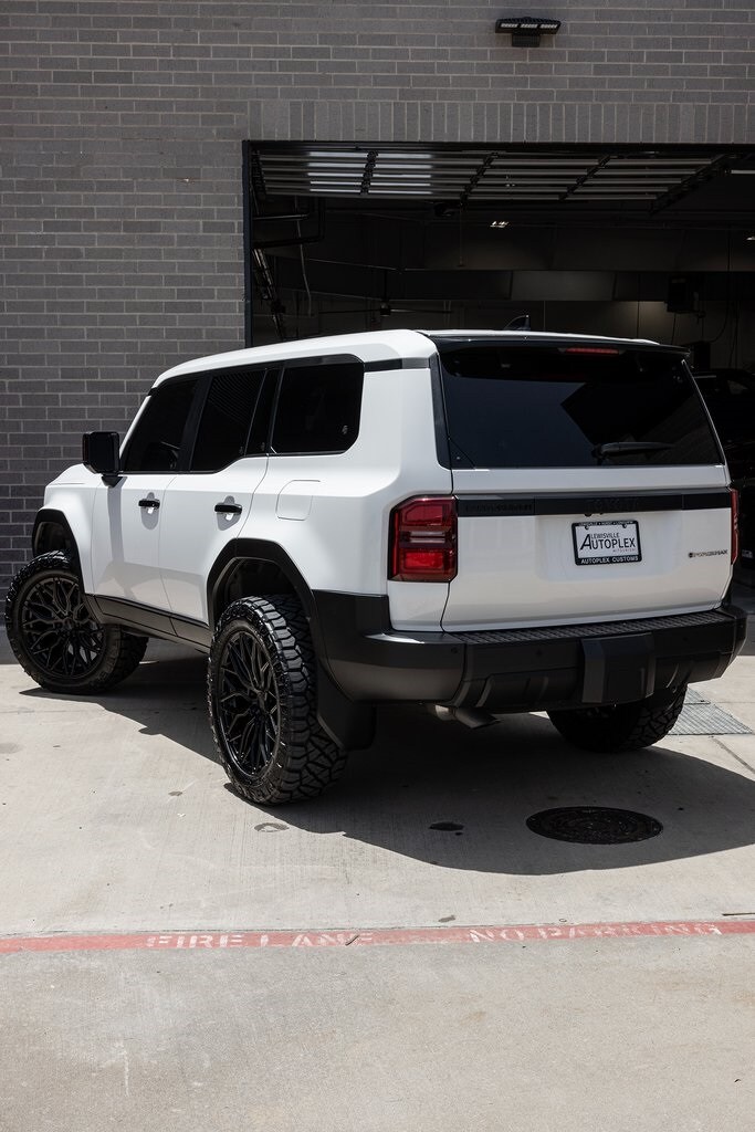2025 Toyota Highlander Hybrid Base photo 2
