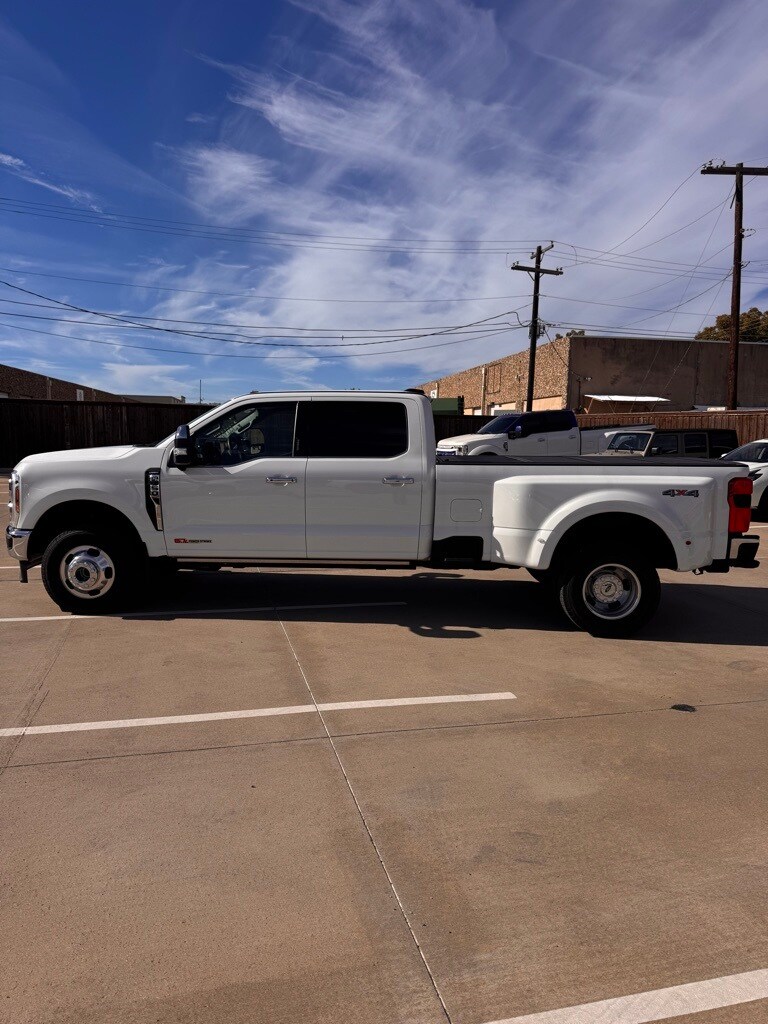2024 Ford F-350 Lariat photo 2