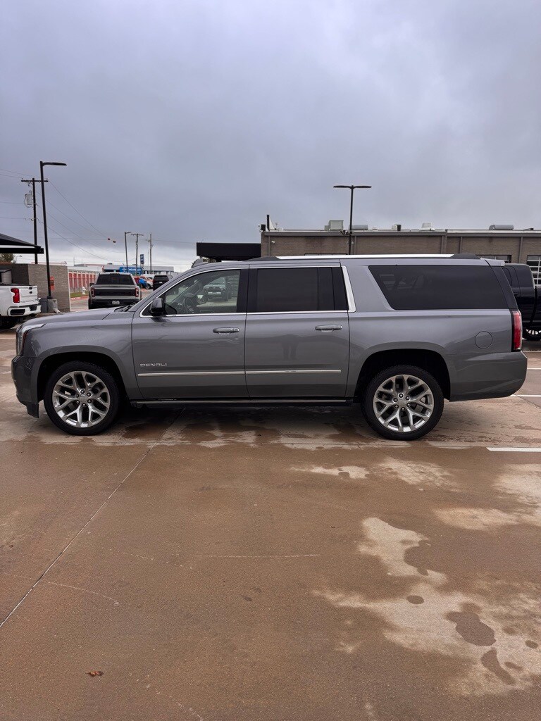 2019 Gmc Yukon XL Denali photo 2