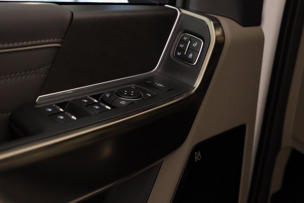 2025 Ford F-450 Super Duty Platinum - Photo 16