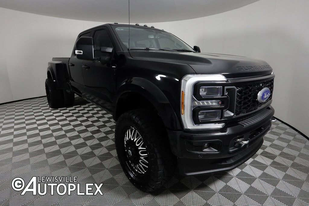 2023 Ford F-450 Limited photo 3