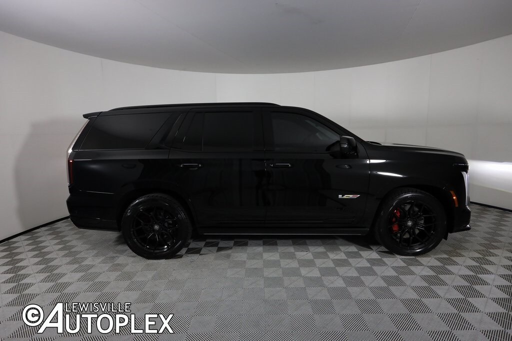 2025 Cadillac Escalade V-Series photo 4