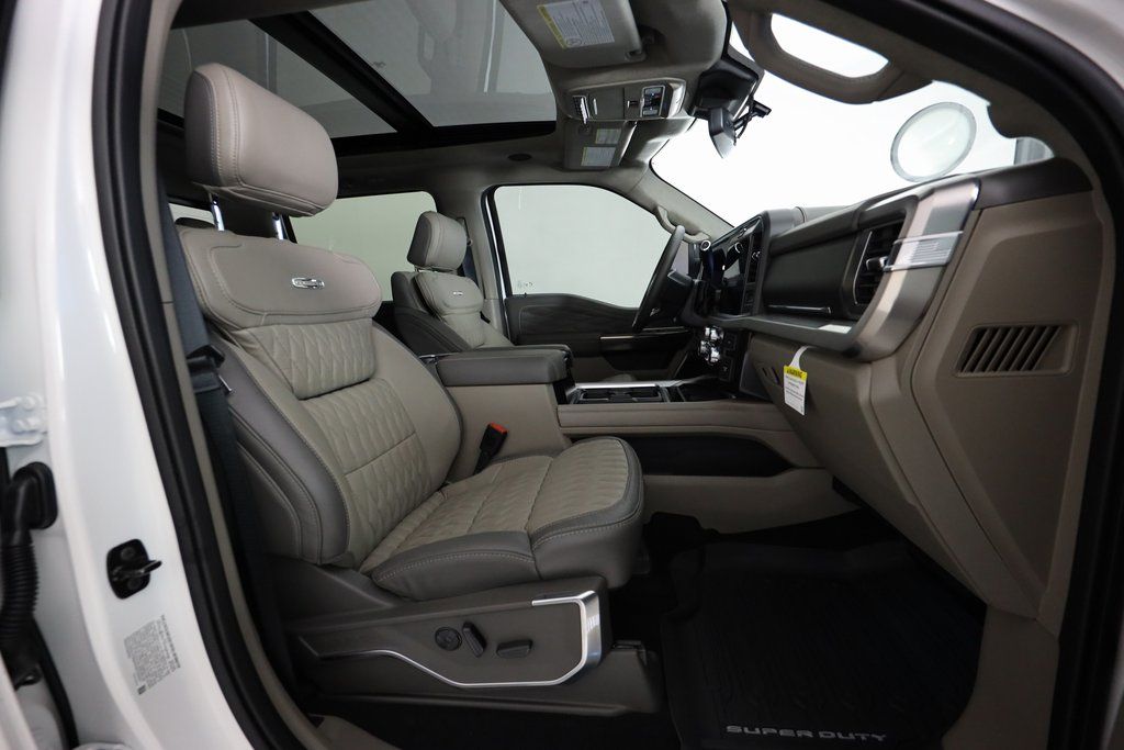 2025 Ford F-450 Super Duty Platinum - Photo 12