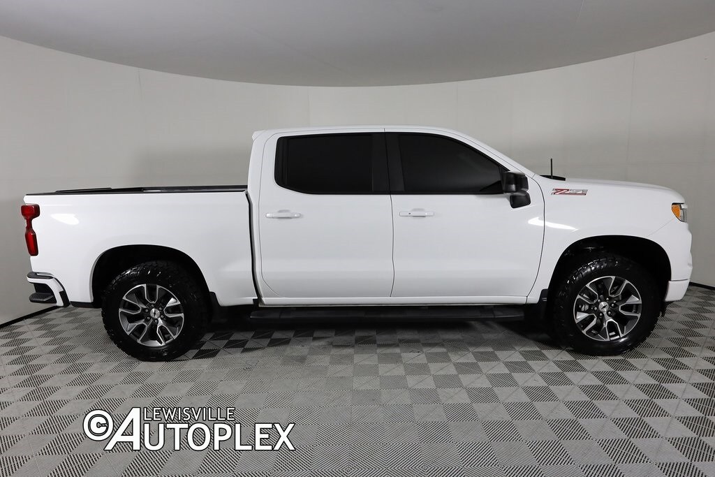 2024 Chevrolet Silverado 1500 RST photo 4