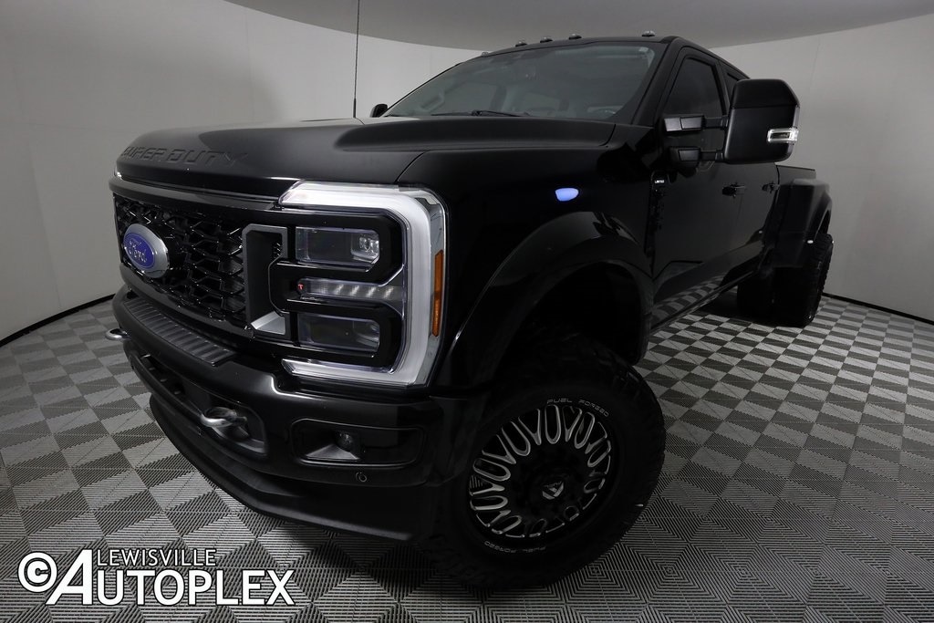 2023 Ford F-450 Super Duty Limited's photo