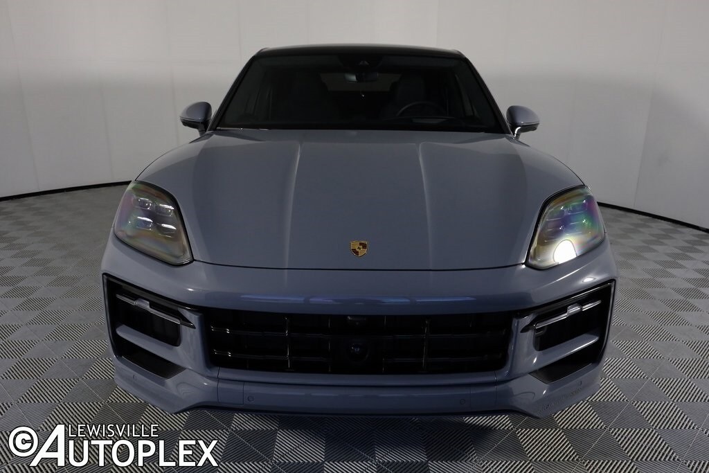 2025 Porsche Cayenne Coupe GTS photo 2