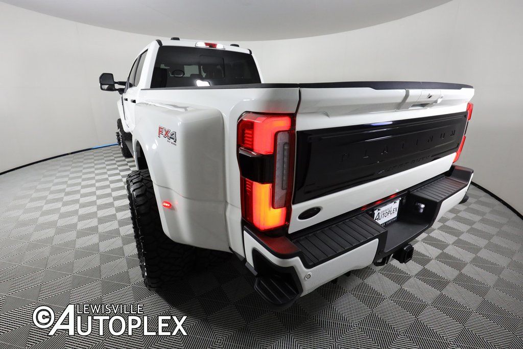 2025 Ford F-450 Super Duty Platinum - Photo 9
