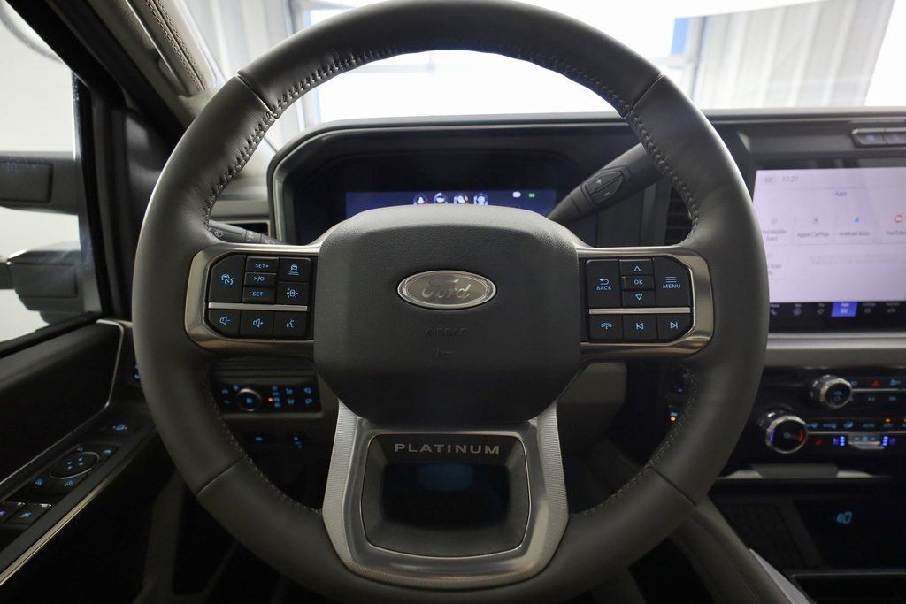 2025 Ford F-450 Super Duty Platinum - Photo 22