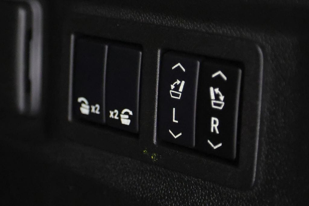 2025 GMC Yukon AT4 - Photo 14