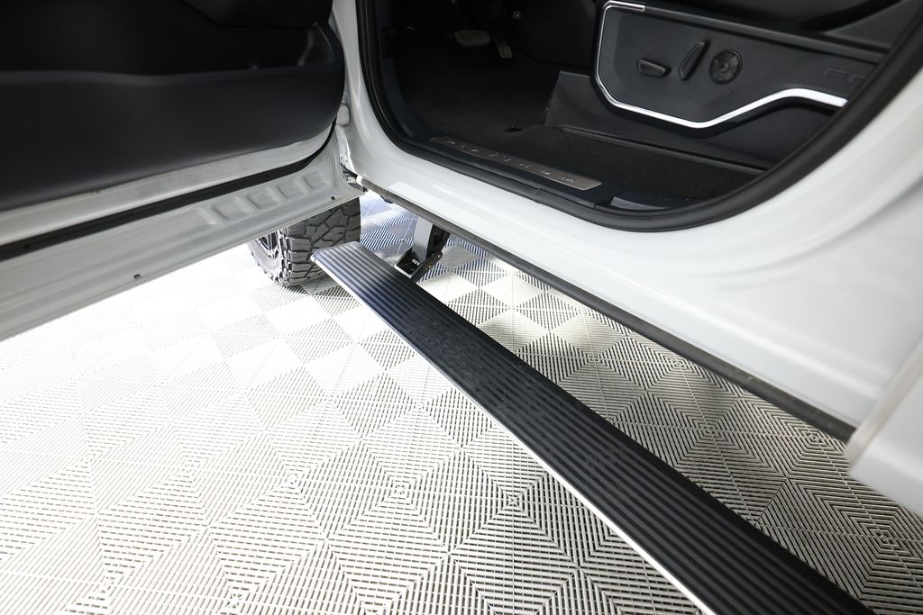 2025 Ford F-250 Super Duty Platinum - Photo 17