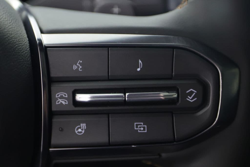 2025 GMC Yukon AT4 - Photo 28