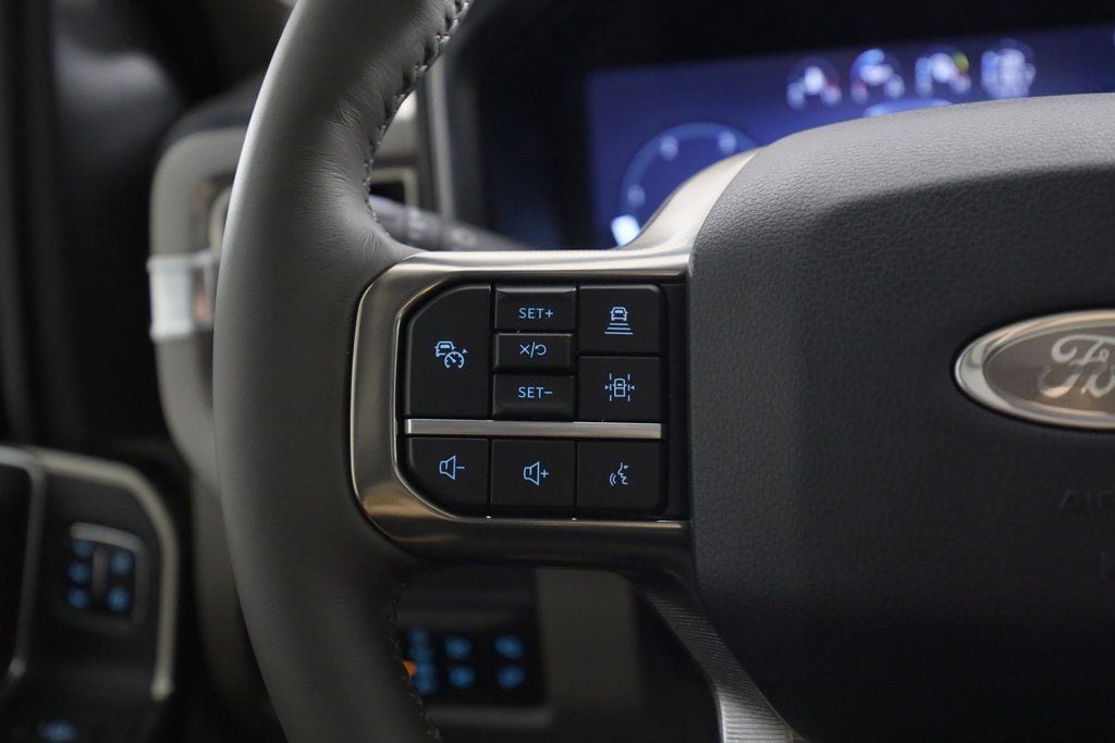 2025 Ford F-450 Super Duty Platinum - Photo 20