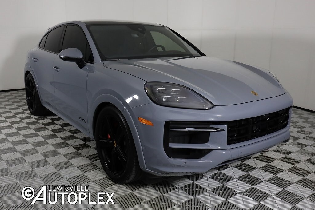 2025 Porsche Cayenne Coupe GTS photo 3