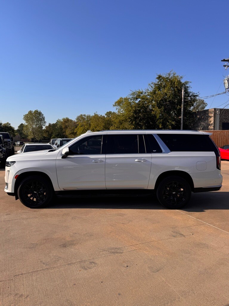 2023 Cadillac Escalade ESV Premium Luxury photo 3