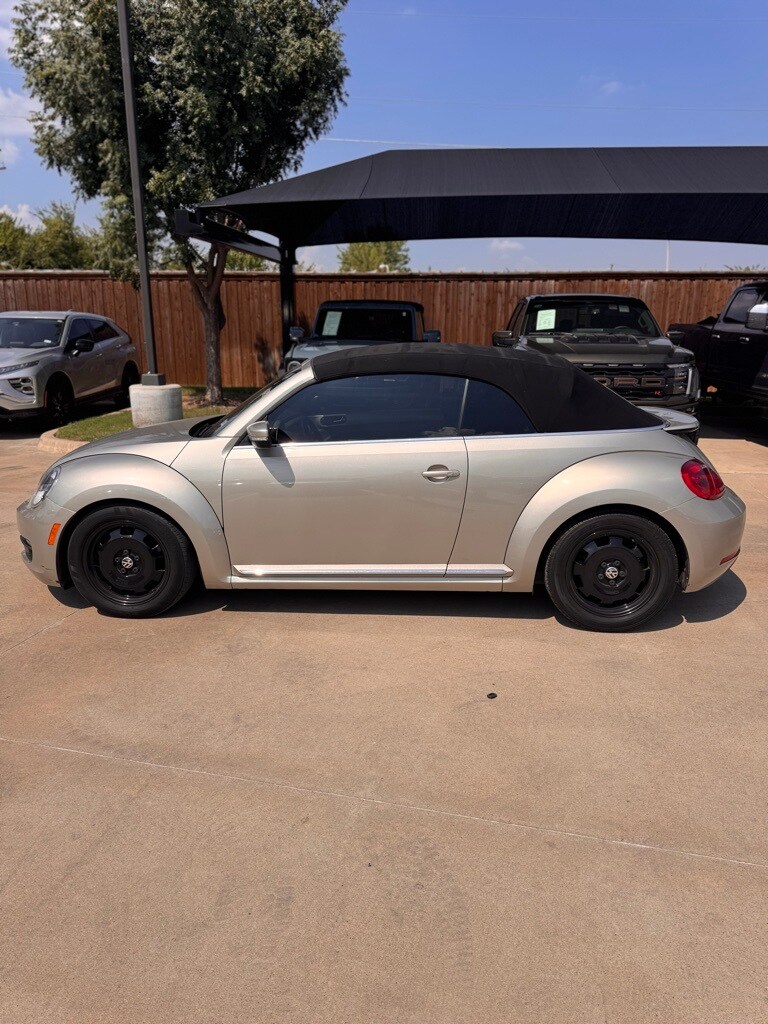 2015 Volkswagen Beetle 1.8T Convertible photo 3