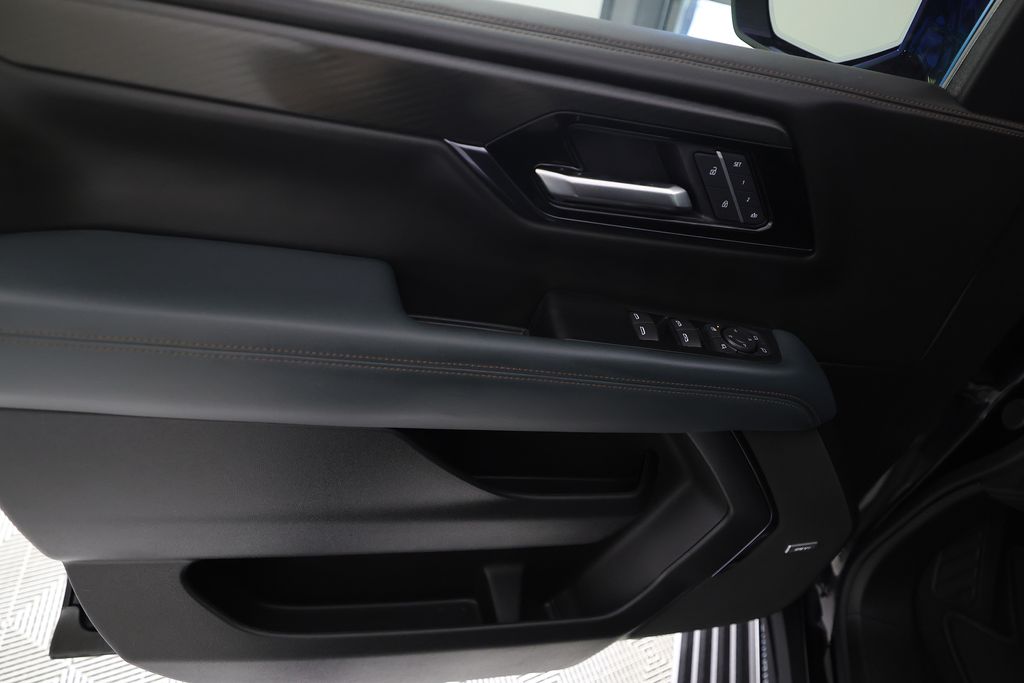 2025 GMC Yukon AT4 - Photo 20