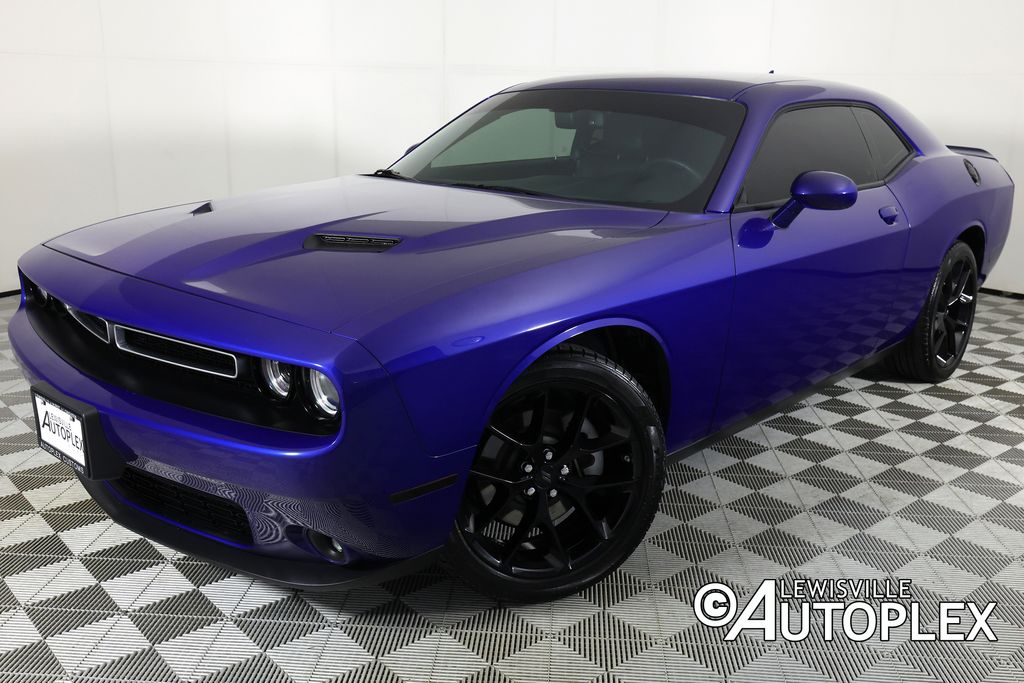 2022 Dodge Challenger SXT Auto's photo