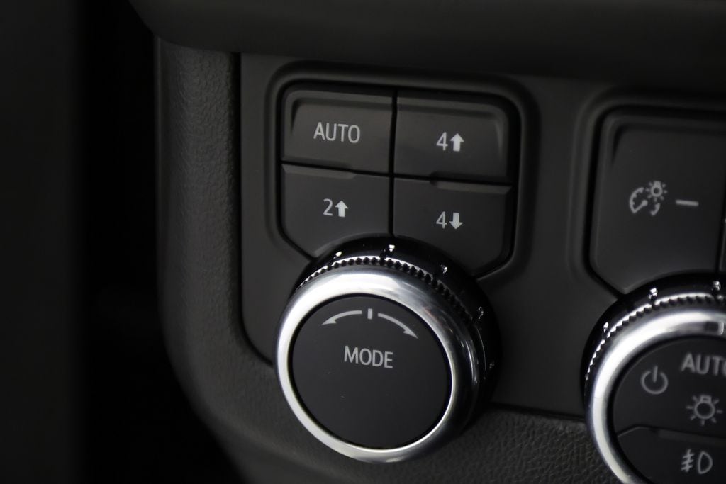 2025 GMC Yukon AT4 - Photo 29