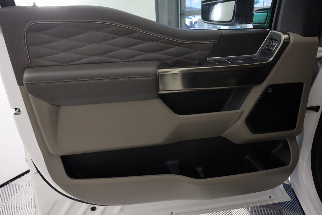 2025 Ford F-450 Super Duty Platinum - Photo 15