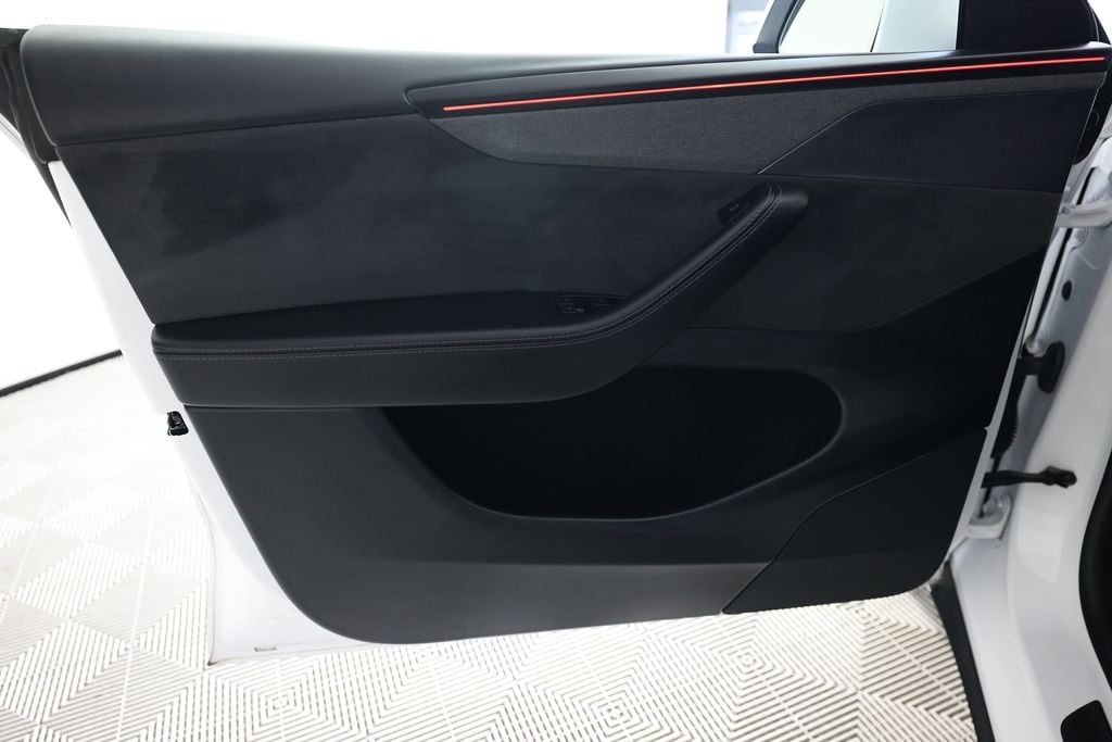 2026 Tesla Model Y Long Range - Photo 16