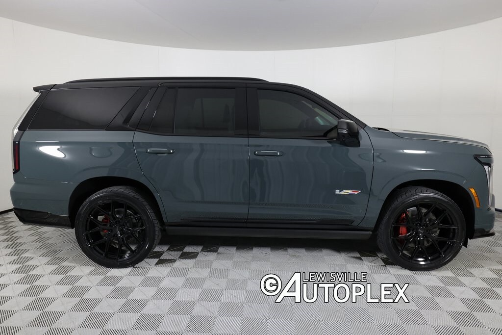 2025 Cadillac Escalade V-Series photo 4