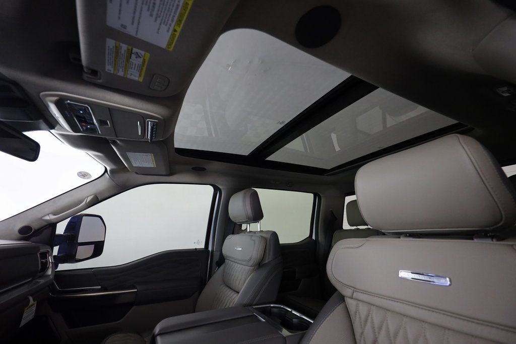 2025 Ford F-450 Super Duty Platinum - Photo 19