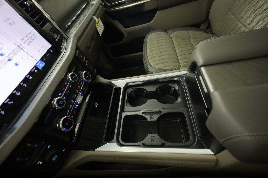 2025 Ford F-450 Super Duty Platinum - Photo 40