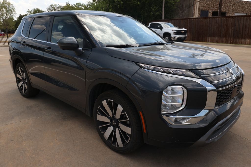 Used 2025 Mitsubishi Outlander SE SUV