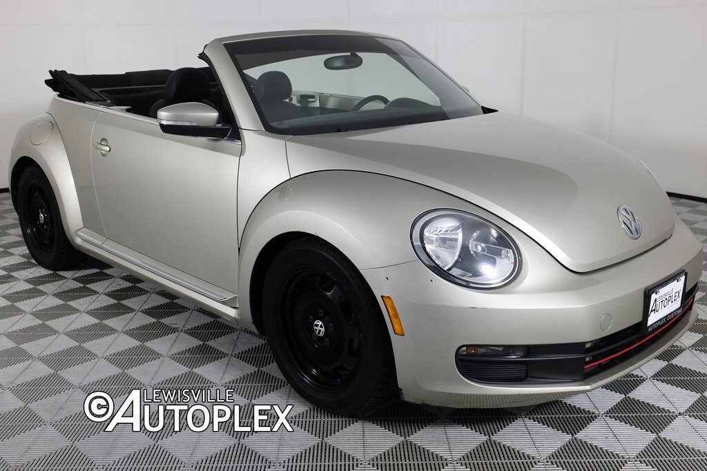 2015 Volkswagen Beetle 1.8T Convertible photo 3