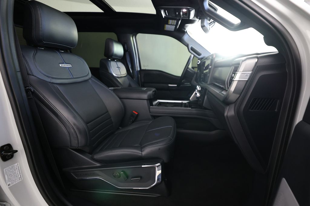 2025 Ford F-250 Super Duty Platinum - Photo 11