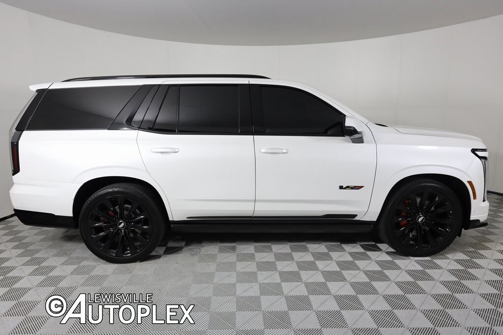 2025 Cadillac Escalade V-Series photo 4