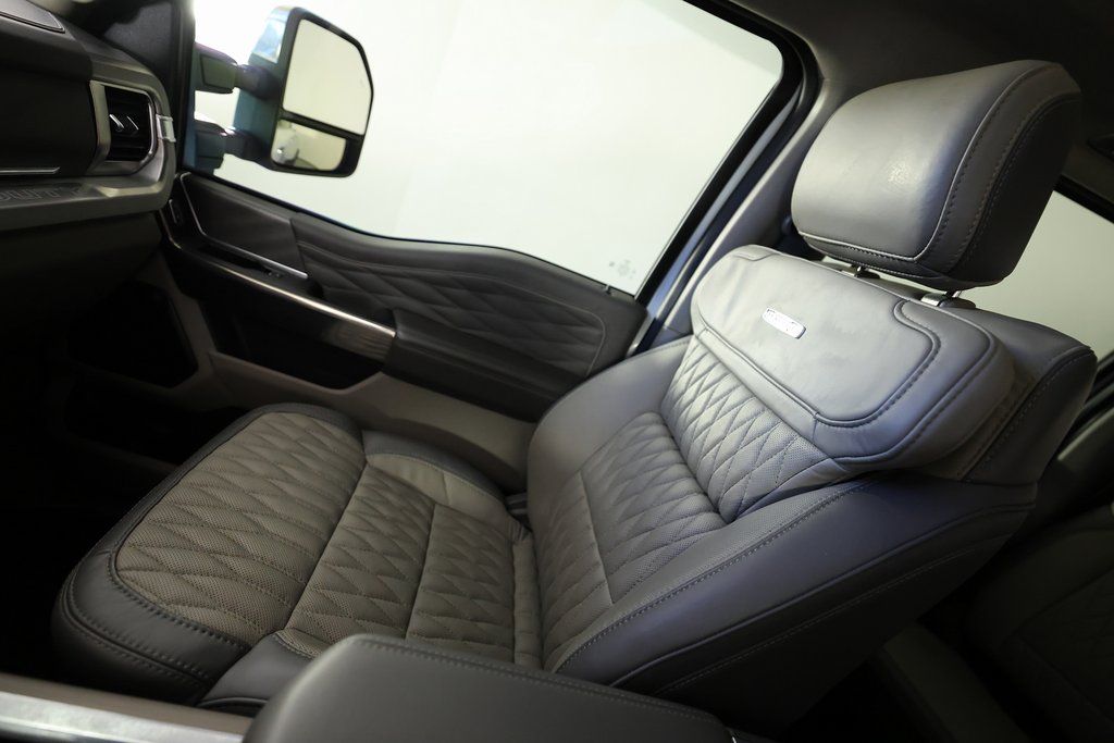 2025 Ford F-350 Super Duty Platinum - Photo 35