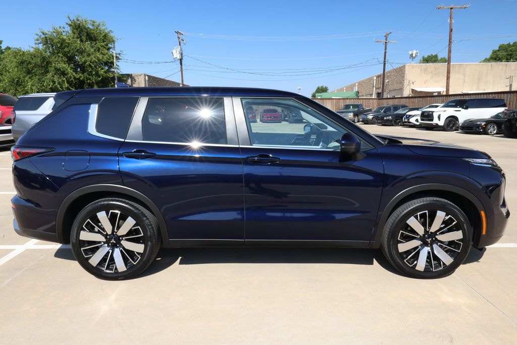 Used 2025 Mitsubishi Outlander SE SUV