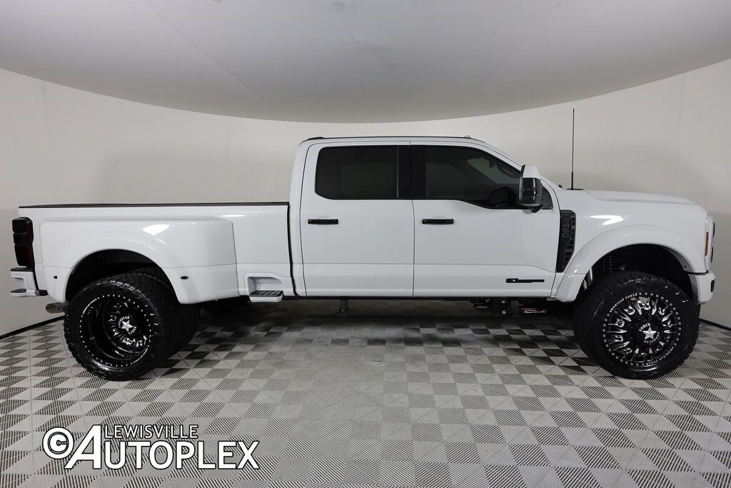 2025 Ford F-450 Platinum photo 4