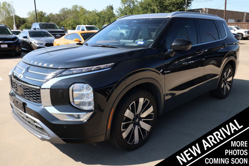 Used 2025 Mitsubishi Outlander Platinum Edition SUV