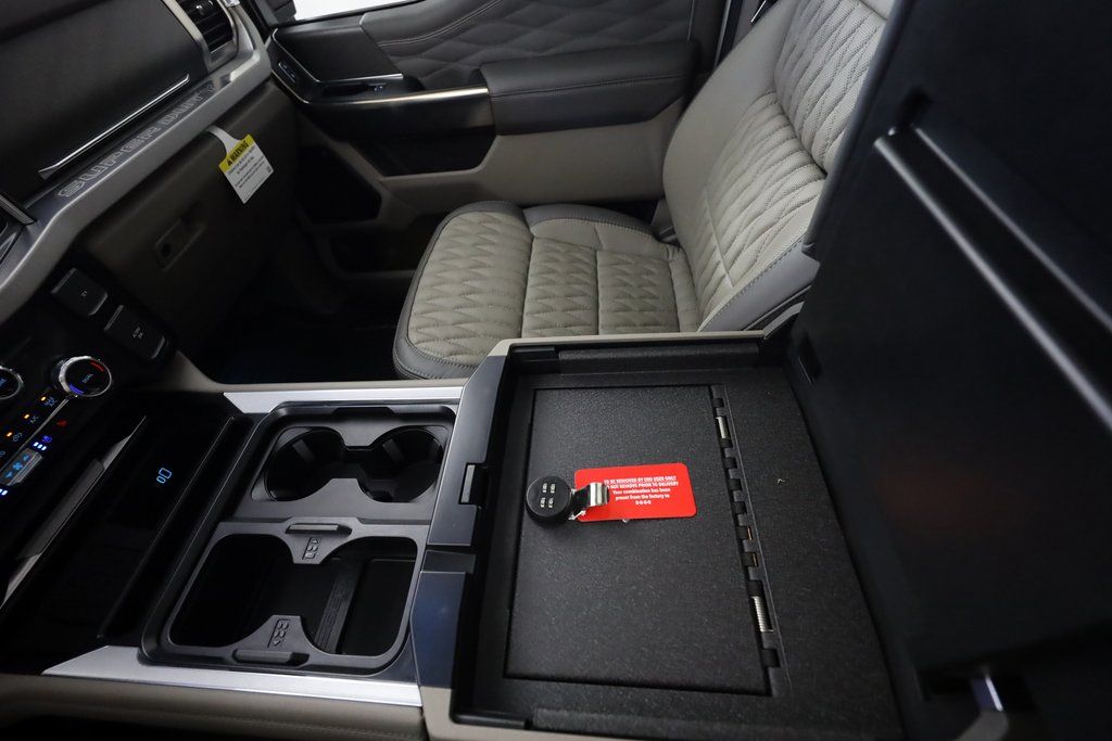 2025 Ford F-450 Super Duty Platinum - Photo 42
