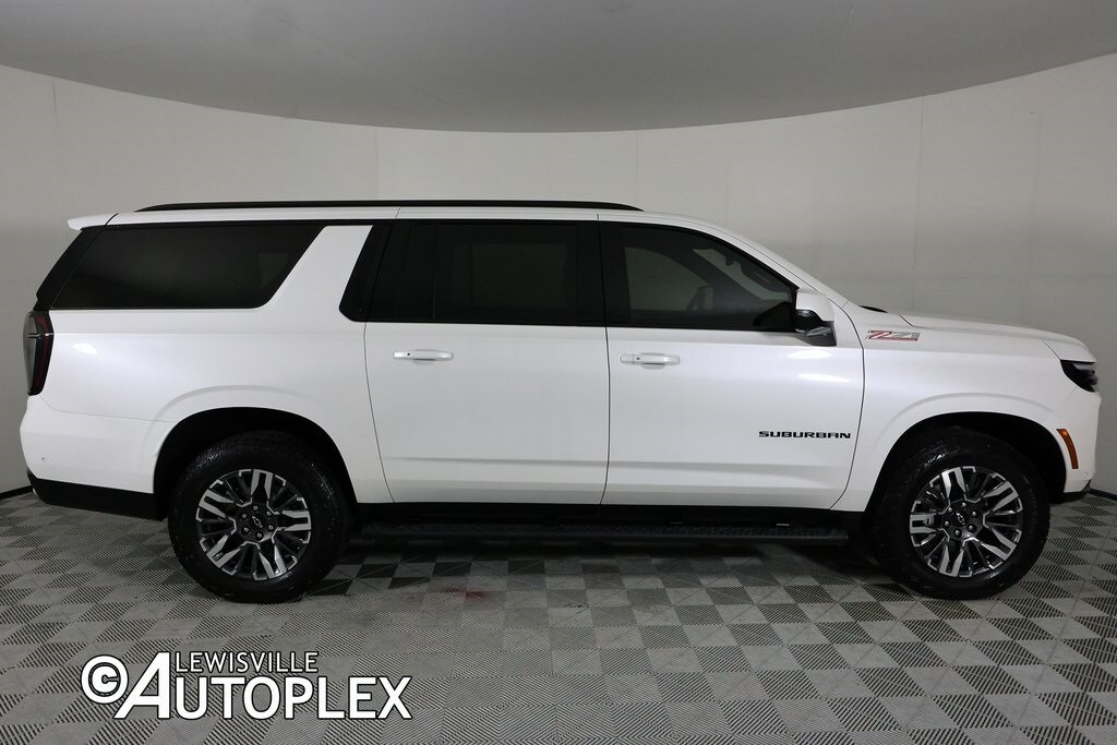 2025 Chevrolet Suburban Z71 photo 4
