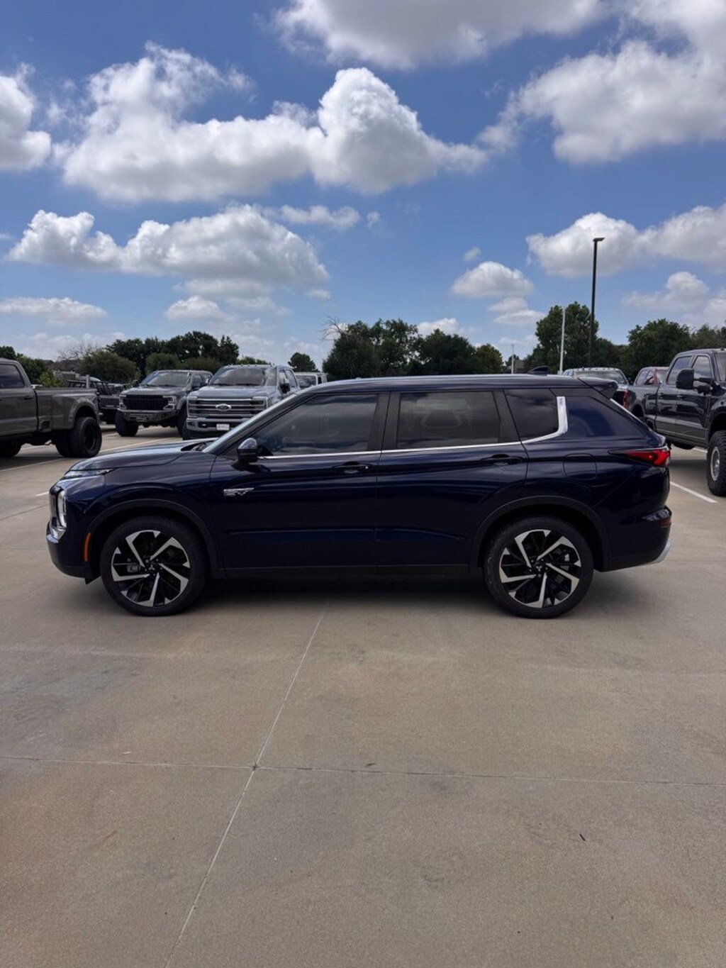 Used 2024 Mitsubishi Outlander PHEV SE SUV