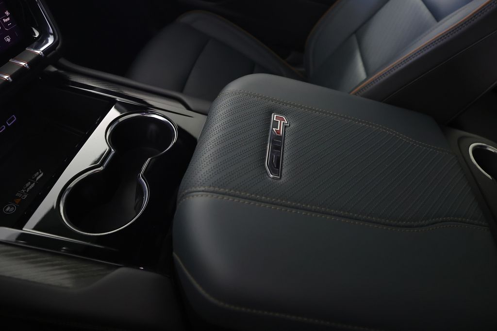 2025 GMC Yukon AT4 - Photo 41