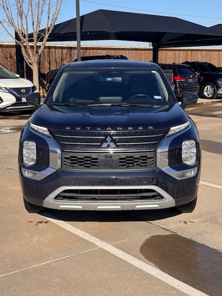 2022 Mitsubishi Outlander SUV SE