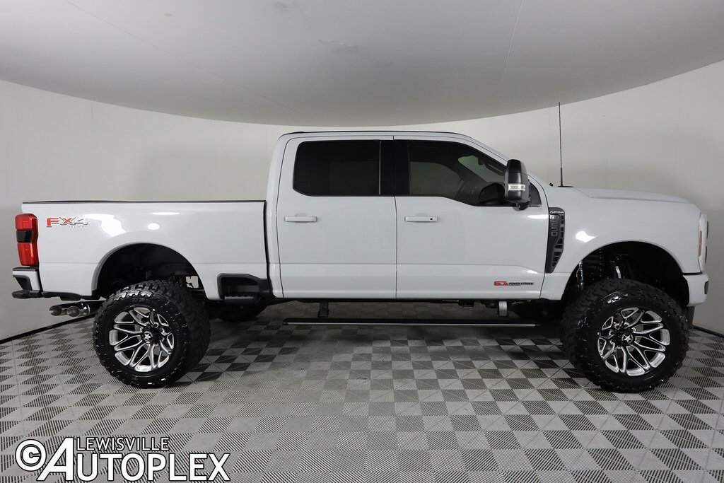 2025 Ford F-250 Platinum photo 4