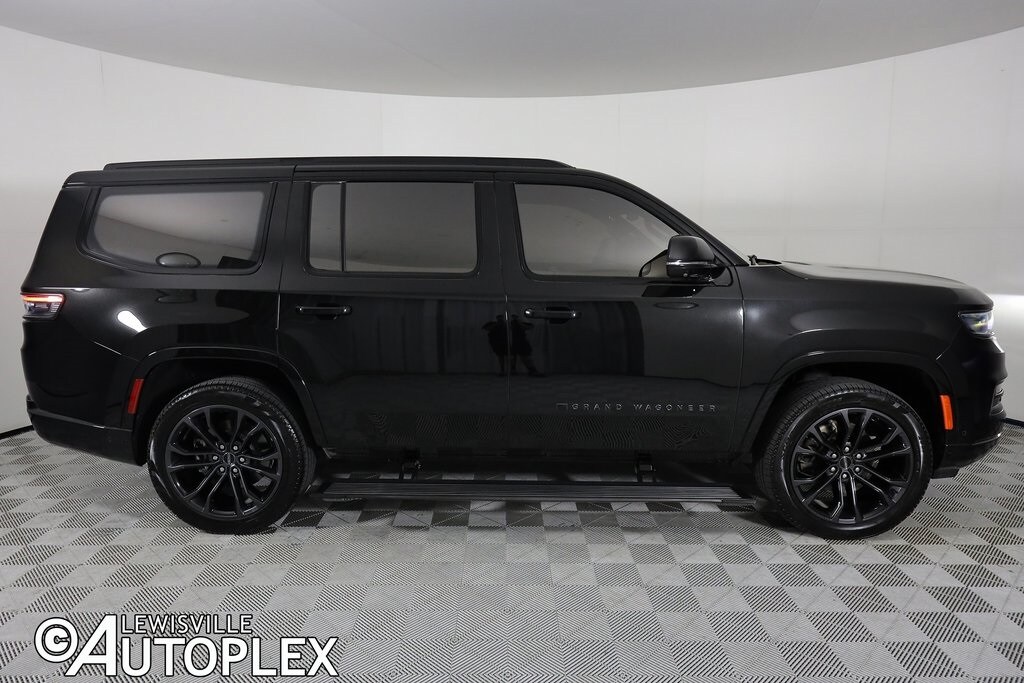 2024 Jeep Grand Wagoneer II photo 4