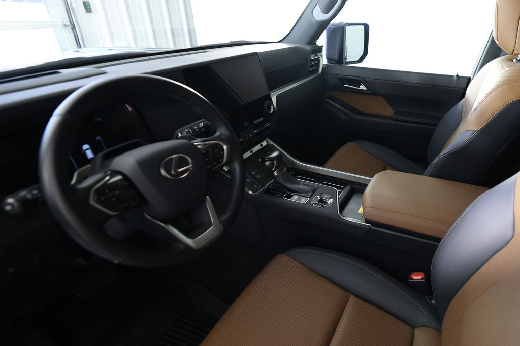 2024 Lexus GX Premium+ - Photo 18