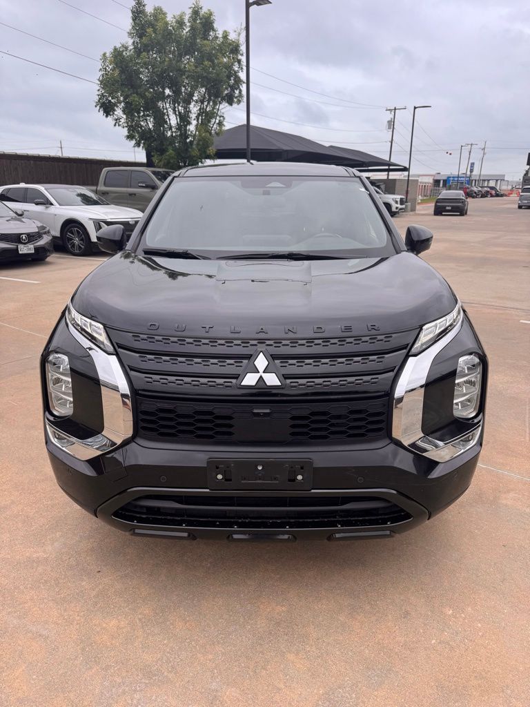 2023 Mitsubishi Outlander SE Black Edition 2WD's photo