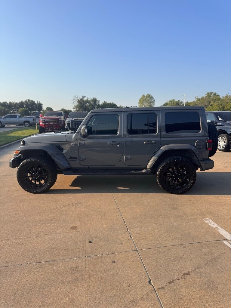 2022 Jeep Wrangler Unlimited Sahara High Altitude photo 3
