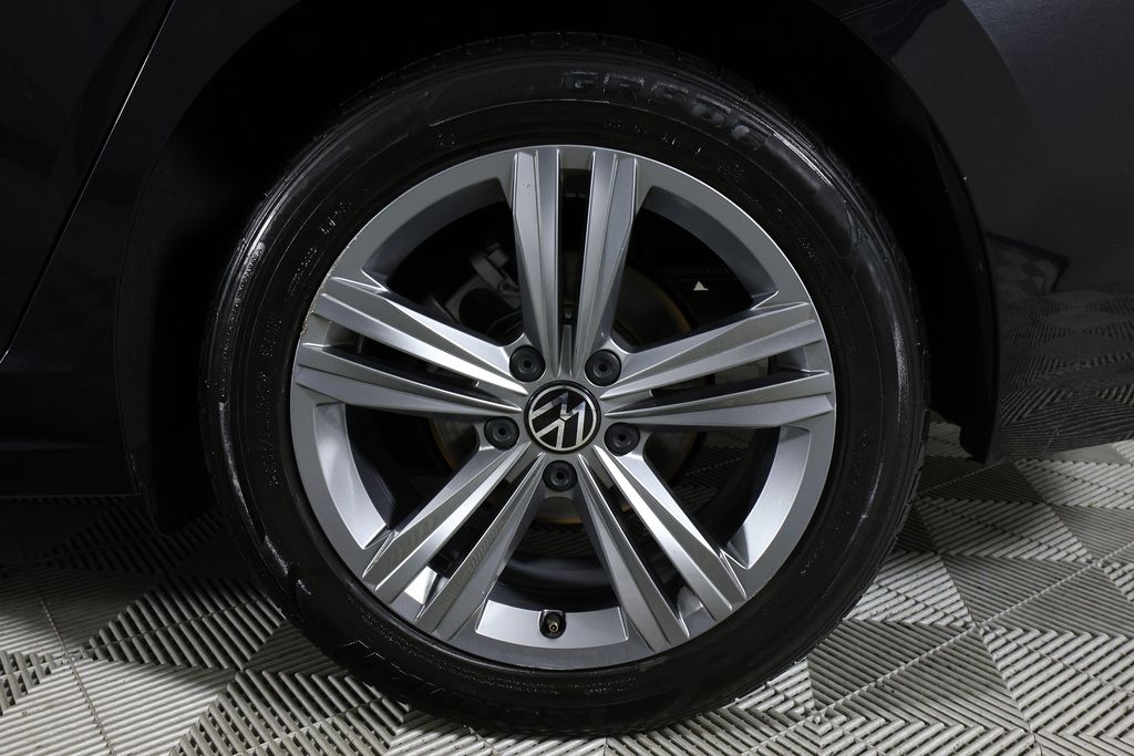 2024 Volkswagen Jetta SE - Photo 38