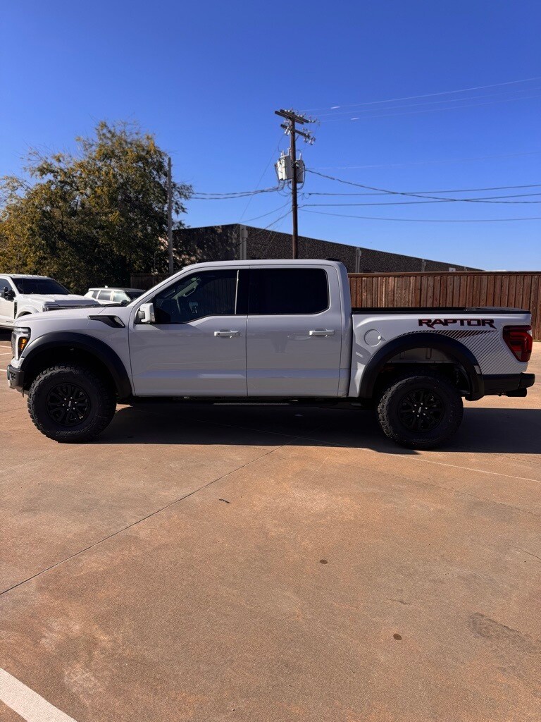 2025 Ford F-150 Raptor photo 3