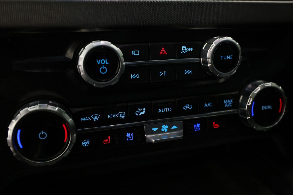 2025 Ford F-250 Super Duty Platinum - Photo 24