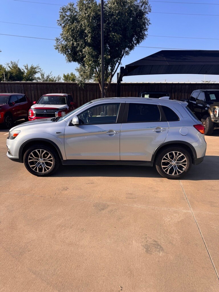 2017 Mitsubishi Outlander Sport ES photo 3