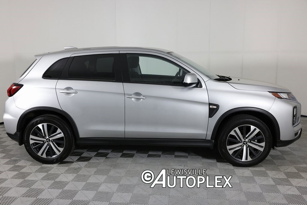 2025 Mitsubishi Outlander Sport ES photo 4